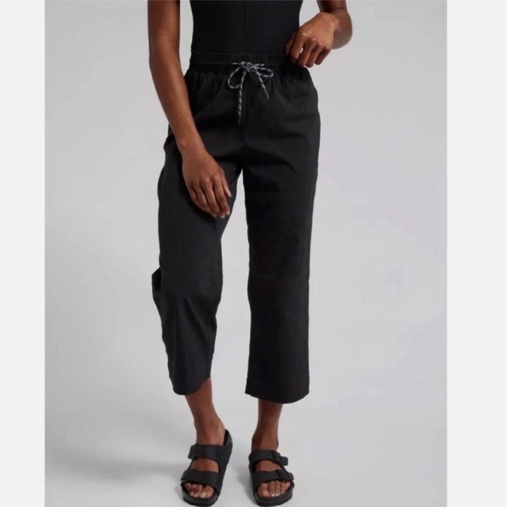 Athleta Trekkie Straight Crop Pants- Black 
Lightweight Travel Hiking Athleisure